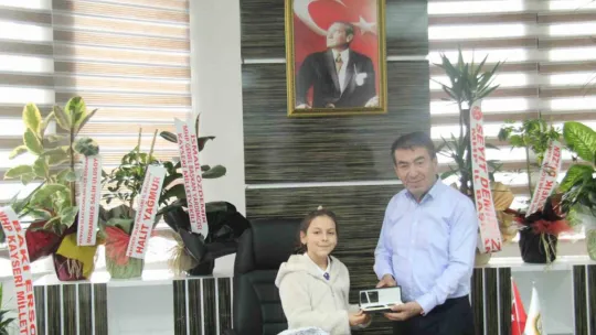 Şehit kızından Başkan Metin'e anlamlı hediye