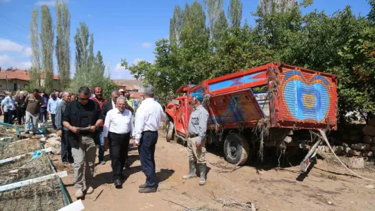 Sel bölgesinde çalışmalar aralıksız sürüyor