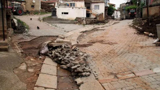 Selde zarar gören Koyunabdal Mahallesi'nde inceleme