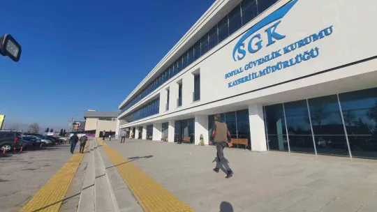 SGK'da hafta sonu 'EYT' mesaisi
