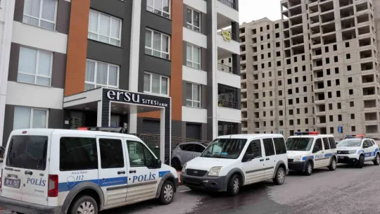 Silahını temizleyen avukat kendini vurdu