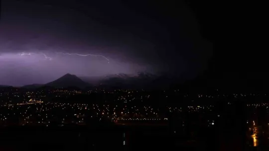Şimşekler Erciyes'i aydınlattı, muhteşem fotoğraf ortaya çıktı