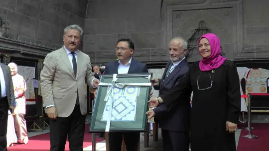 Sırrı çözülemeyen 'tılsımlı gömlekler' Kayseri'de sergilendi