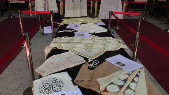 Sırrı çözülemeyen 'tılsımlı gömlekler' Kayseri'de sergilendi