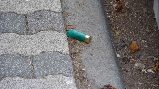 Sokak ortasında av tüfeğiyle saldırıya uğradı