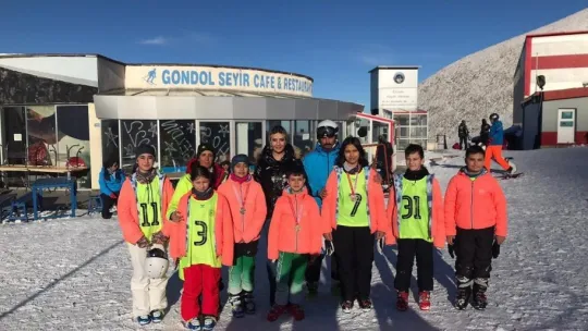 Spor A.Ş'nin minik kayakçılarından önemli dereceler