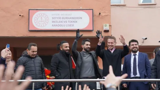 Stada değil, okula geldiler