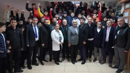 Stada değil, okula geldiler