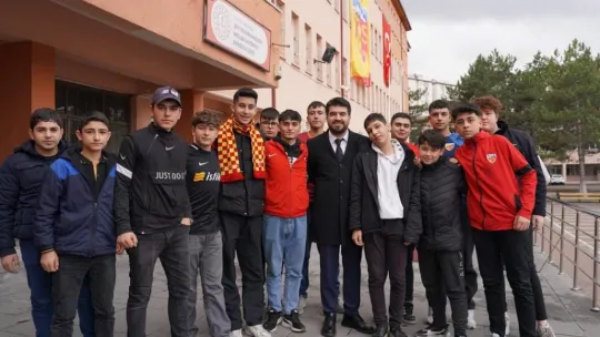 Stada değil, okula geldiler