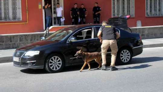 Şüpheli otomobil polisi alarma geçildi