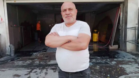 Suriye'den gelen toz fırtınası oto yıkamacıları sevindirdi