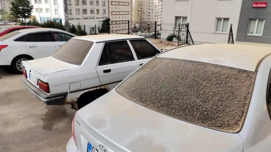 Suriye'den gelen toz fırtınası oto yıkamacıları sevindirdi