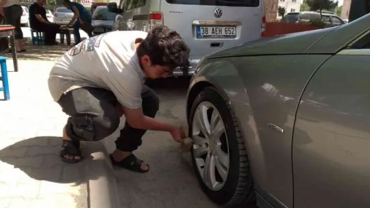 Suriye'den gelen toz fırtınası oto yıkamacıları sevindirdi