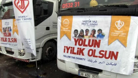 Suriye'ye yardım taşıyan 3 tır uğurlandı