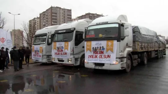 Suriye'ye yardım taşıyan 3 tır uğurlandı
