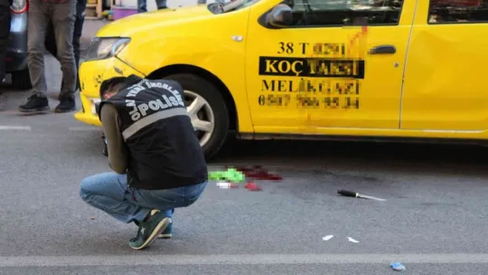 Taksi sahibinin oğlu, şoförü kafasından vurdu