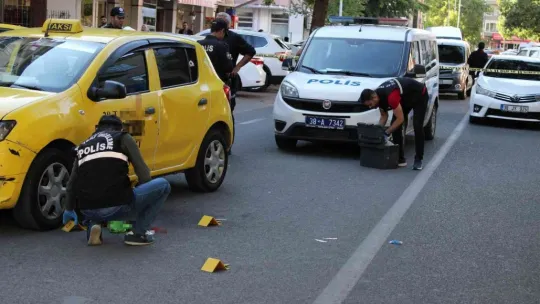 Taksi sahibinin oğlu, şoförü kafasından vurdu