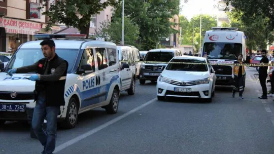 Taksi sahibinin oğlu, şoförü kafasından vurdu