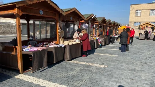 Talas 'Maharetli Eller Kadın Üretici Pazarı'na İlgi Büyük