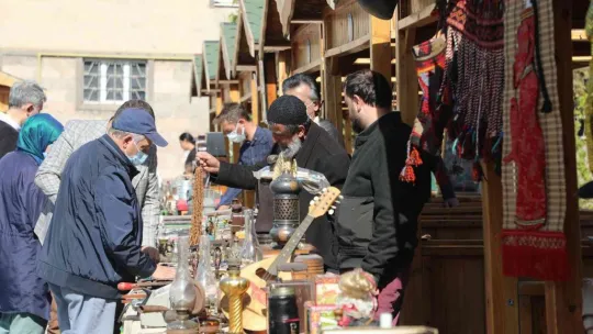 Talas Antika Pazarı Ramazan'da da hız kesmeden devam ediyor