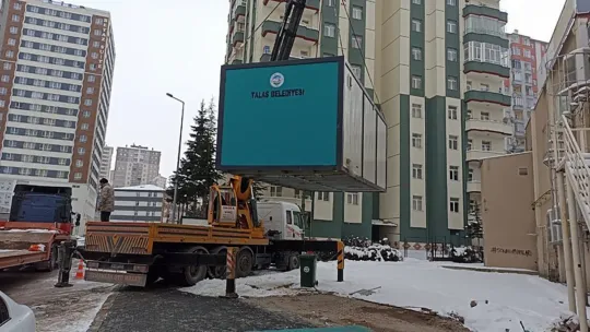 Talas, Deprem Bölgesinde Çok Yönlü Çalışıyor