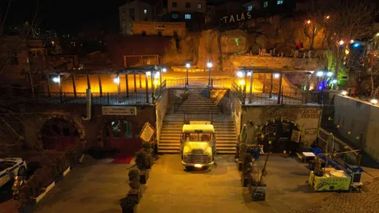 Talas'ın tarihi sokağı ışıl ışıl