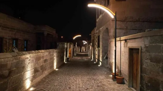 Talas'ın tarihi sokağı ışıl ışıl