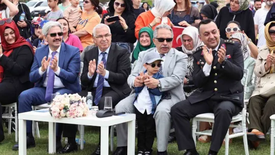 Talas'ta 23 Nisan coşkusu alanlardan taştı