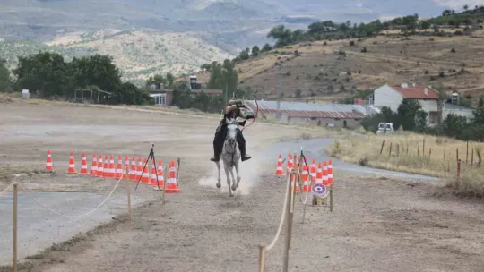 Talas'ta atlı okçuluk heyecanı