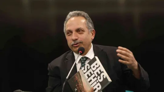 Talas'ta kitap sohbetleri 'geçmişten geleceğe' uzandı