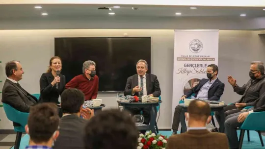 Talas'ta kitap sohbetleri 'geçmişten geleceğe' uzandı