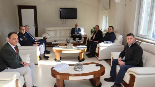 Talas'ta metruk bina yıkılıyor