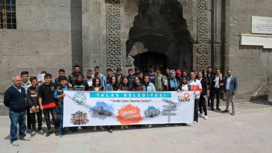 Talas'ta öğrenciler hem geziyor hem öğreniyor