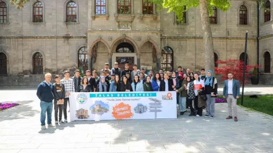 Talas'ta öğrenciler hem geziyor hem öğreniyor
