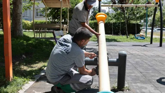 Talas'ta park ve bahçelere yaz bakımı