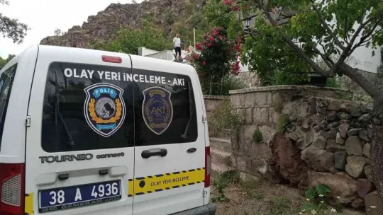 Tamir için çıktığı çatıdan düştü, yaşamını yitirdi