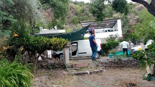 Tamir için çıktığı çatıdan düştü, yaşamını yitirdi
