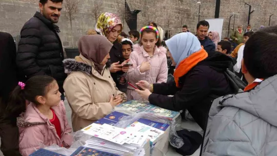 Tarihi kalede 7'den 70'e kitap okudular