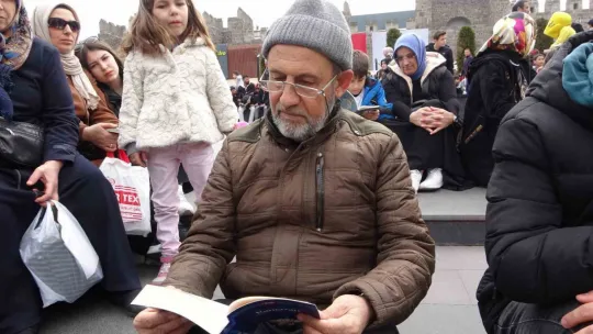 Tarihi kalede 7'den 70'e kitap okudular