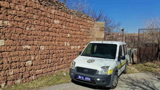 Tarihi kilisede define arayan 3 kişi suçüstü yakalandı