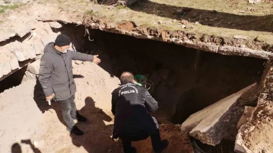 Tarihi kilisede define arayan 3 kişi suçüstü yakalandı