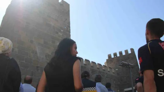 Tarihi Surlarda yine bir intihar şovu