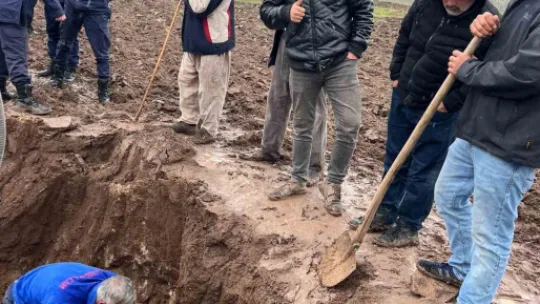 Tarla sürerken tarihi küp buldu