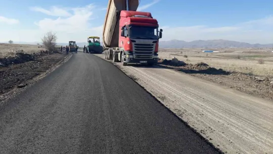Taşhan'ı merkeze bağlayacak yolda çalışmalar devam ediyor