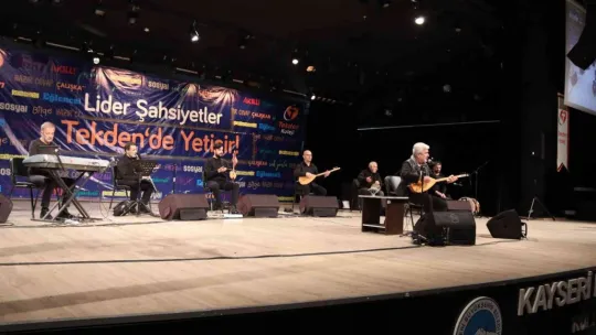 Tekdenli öğrenciler kahramanlık türküleri ile coştu