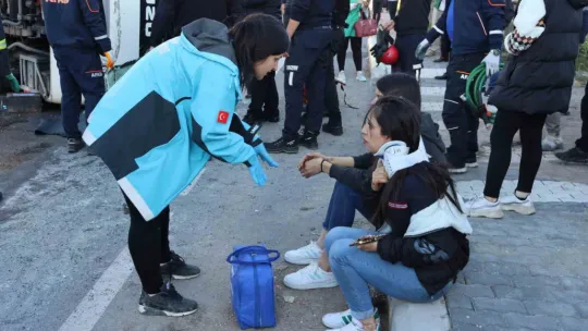 İşçi servisine tır çarptı, can pazarı yaşandı: 33 yaralı