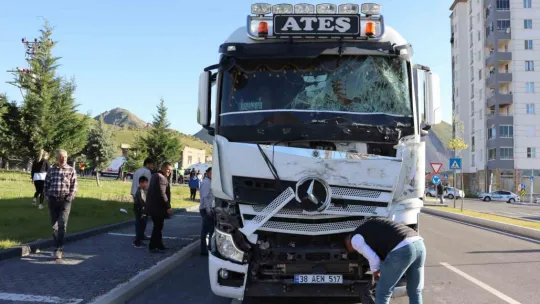 İşçi servisine tır çarptı, can pazarı yaşandı: 33 yaralı