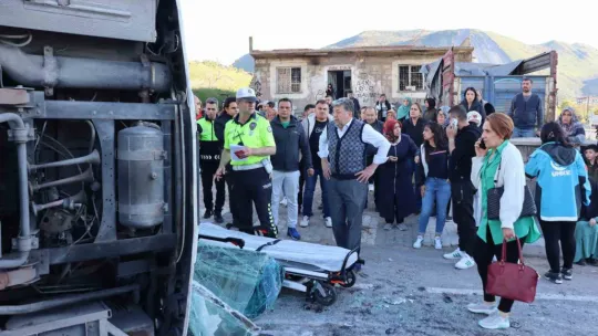 İşçi servisine tır çarptı, can pazarı yaşandı: 33 yaralı