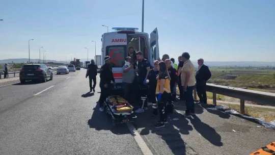 Tırdan dökülen malzeme zincirlemeye kazaya neden oldu: 11 yaralı