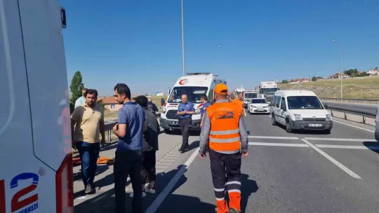 Tırdan dökülen malzeme zincirlemeye kazaya neden oldu: 11 yaralı